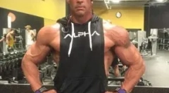 Bodybuilder од сад, кој не сакаше мали кучиња, го отвори засолништето за чихуахуа